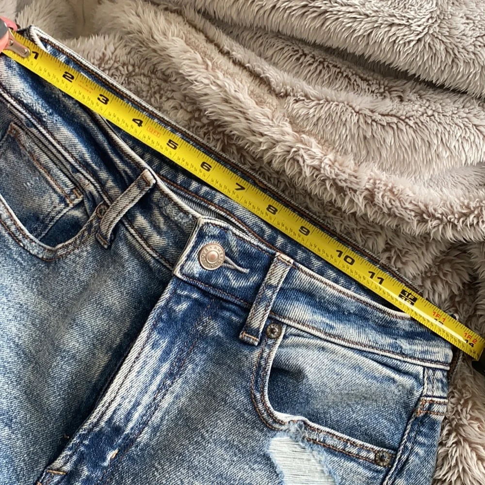 American Eagle Outfitters High Rise Blue Jeans - Picture 5 of 5